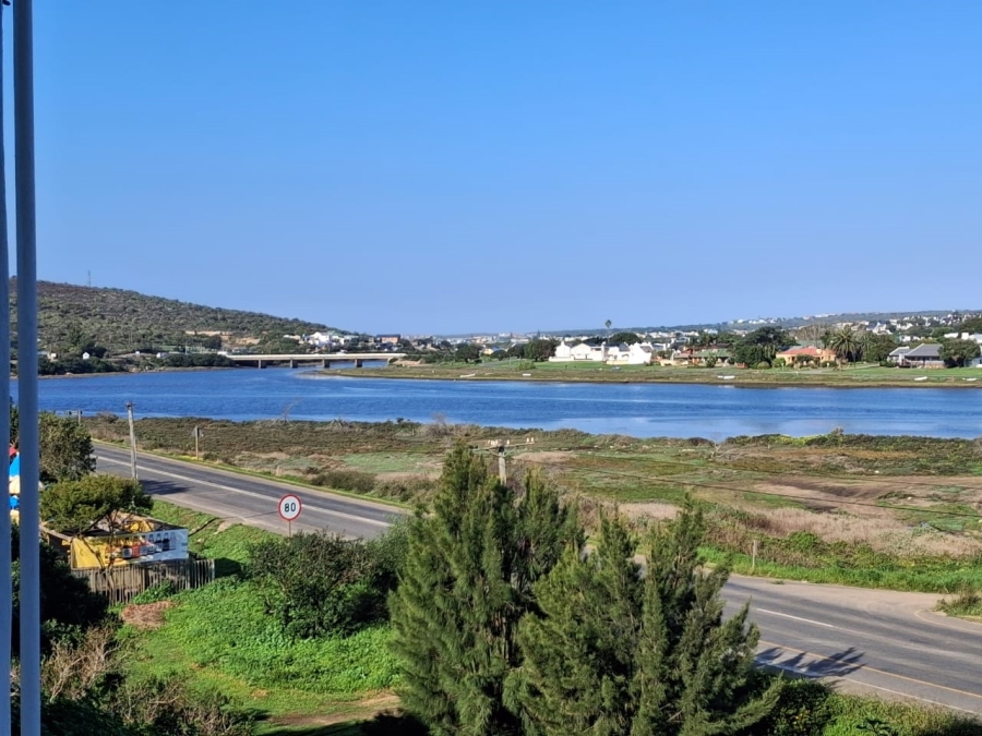 8 Bedroom Property for Sale in Stilbaai Oos Western Cape